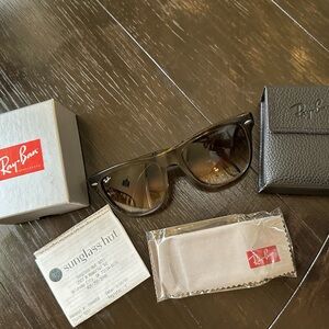 Ray-Bans folding wayfarer! $75